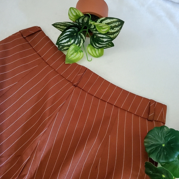 Striped Hidden Pockets Pants - Picture 5 of 7